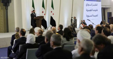 مصادر: شخصيات مقربة من الشرع تدرس تشكيل حكومة بتمثيل أوسع