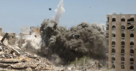 عشرات القتلى بغارات إسرائيلية متواصلة على قطاع غزة