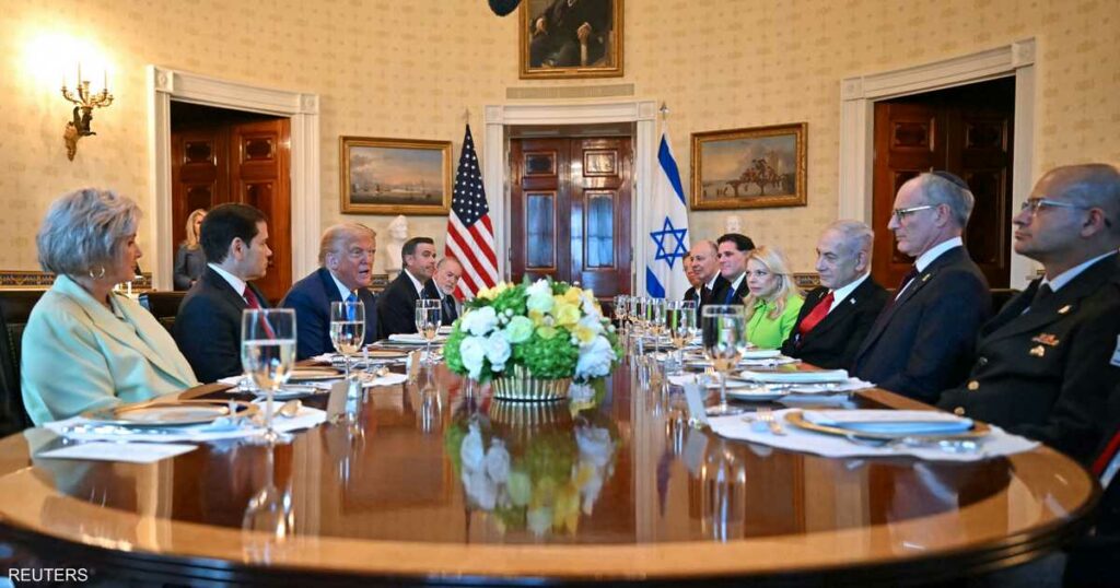 فيديو: نتنياهو يسلّم ترامب رسالة ترشيحه لجائزة "نوبل" للسلام