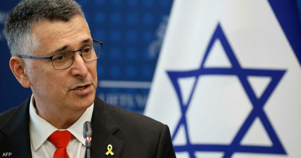 نصيحة ساعر لنتنياهو بشأن صفقة غزة: تجاهل التهديدات السياسية