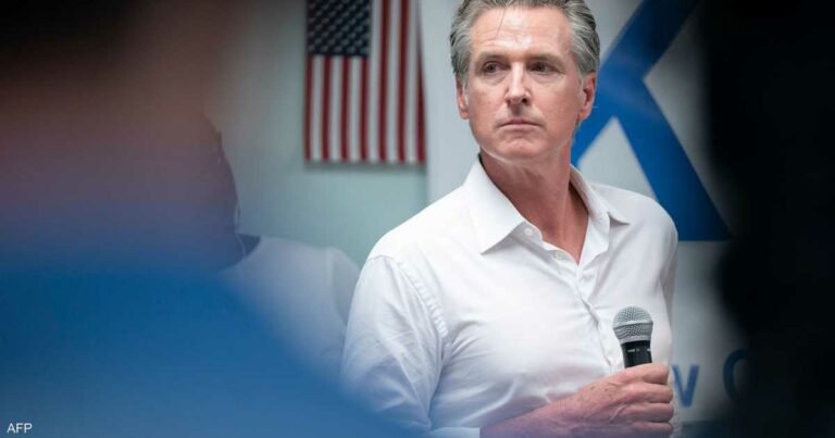 بين حاكم كاليفورنيا وترامب.. حرب كلامية بسبب "مداهمة مفاجئة"