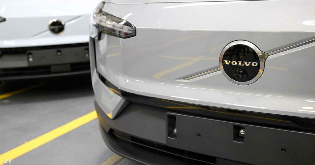 فولفو تتكبد 1.2 مليار دولار بسبب الرسوم وتأخيرات الإنتاج