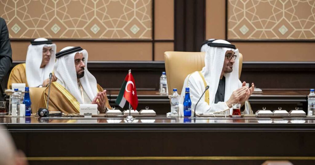 رئيس دولة الإمارات ونظيره التركي يشهدان تبادل اتفاقيات تعاون