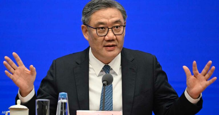 وزير التجارة الصيني: الاقتصاد يواجه وضعا "شديد الخطورة"