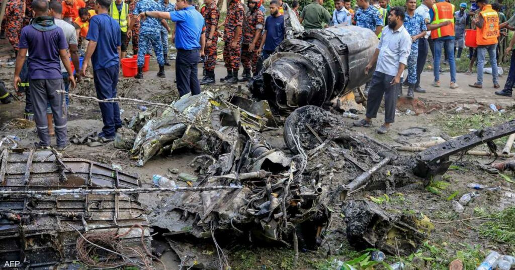 اصطدام طائرة بمدرسة في بنغلاديش يسفر عن سقوط قتلى وجرحى