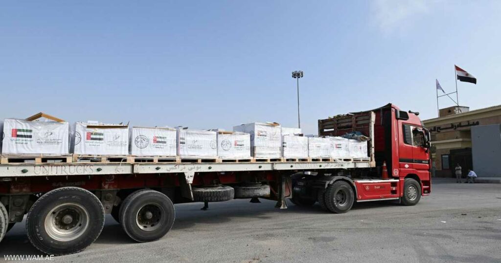 20 شاحنة مساعدات إماراتية تستعد للدخول إلى غزة