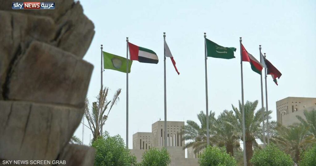 مسح لرويترز: اقتصادات الخليج ستنمو بوتيرة أسرع هذا العام