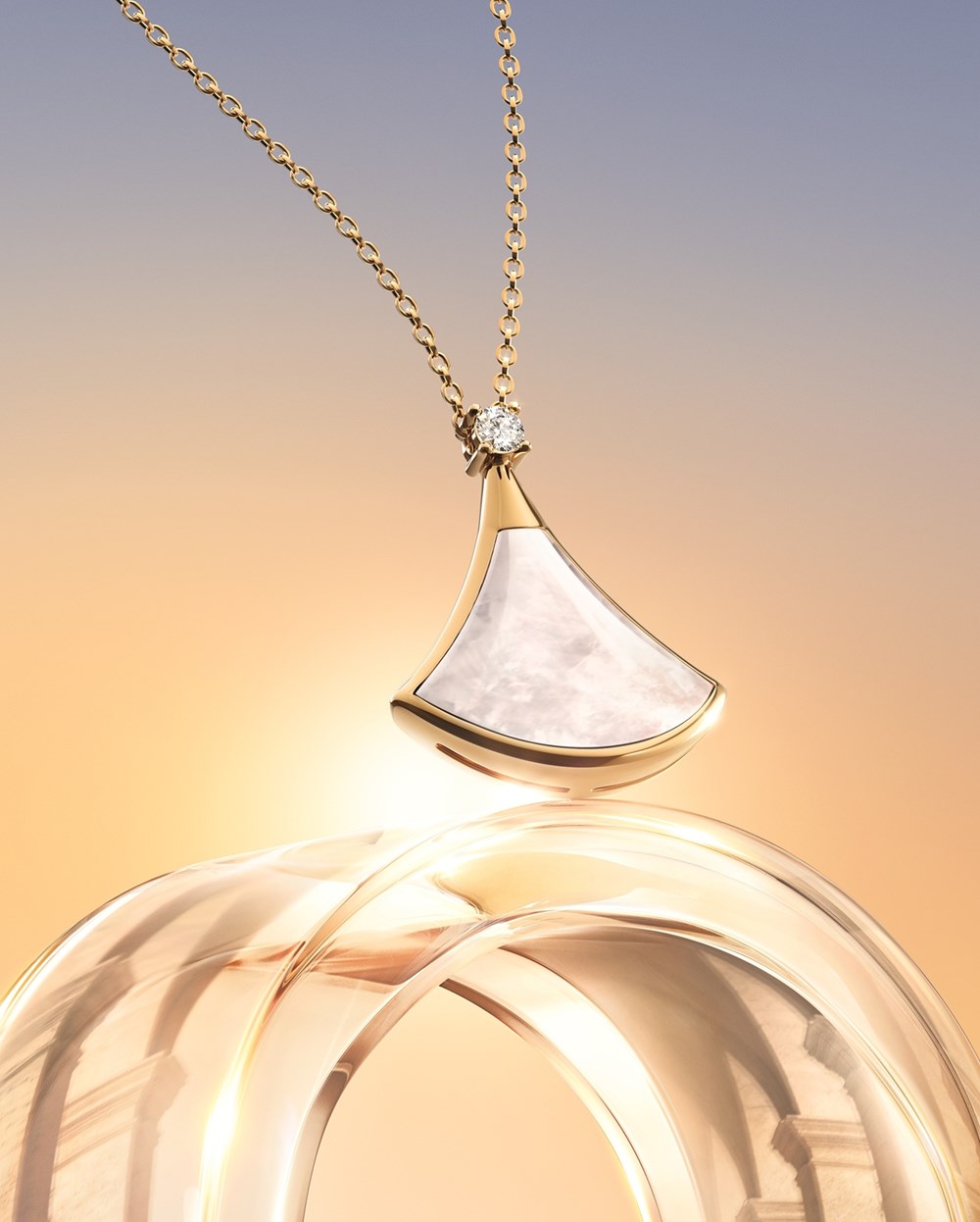 «ديفاز دريم».. سيمفونية الأنوثة الخالدة من «بولغري»