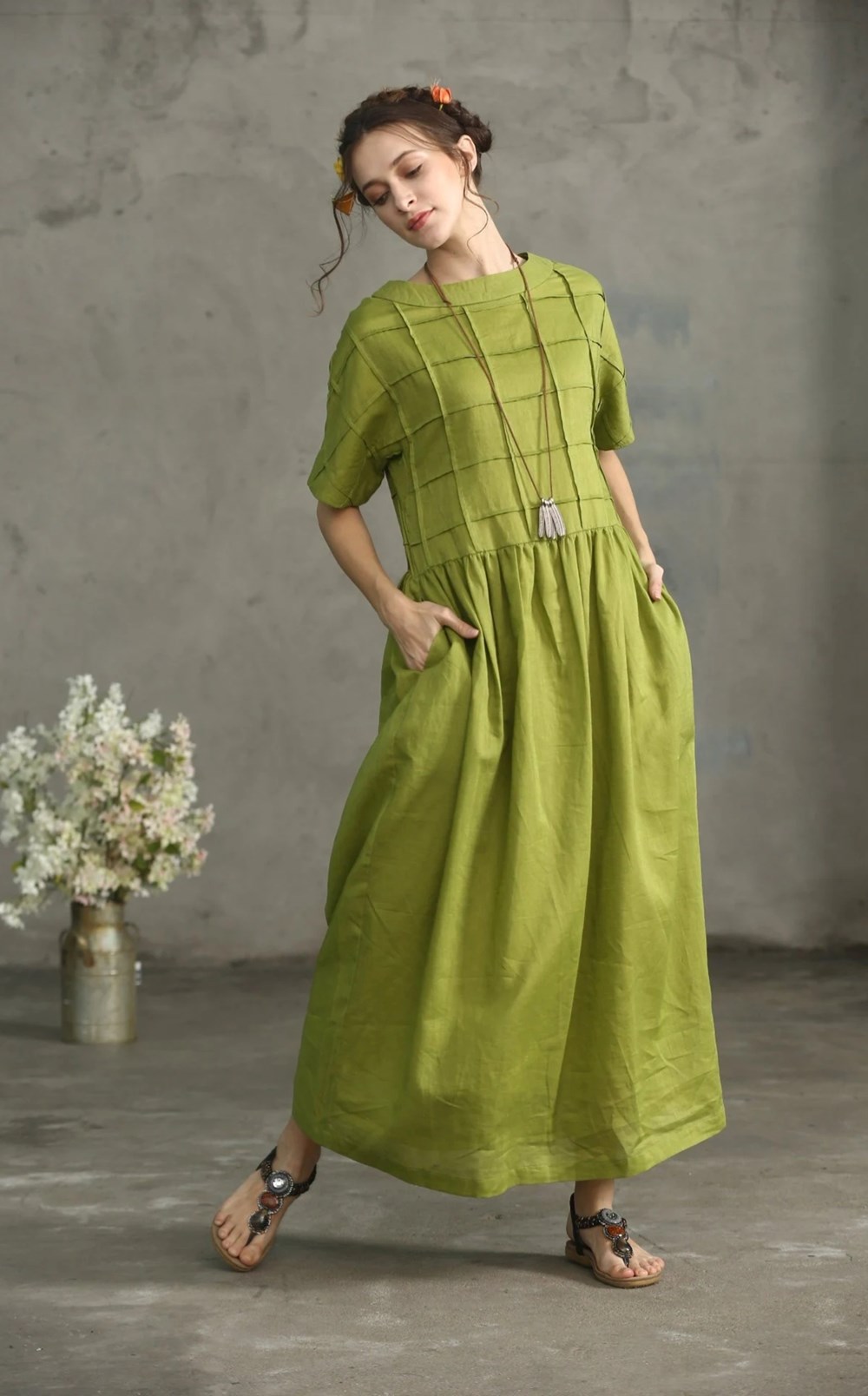 الكتّان «ملك الصيف».. 8 إطلالات منعشة لأناقة مريحة وعفوية