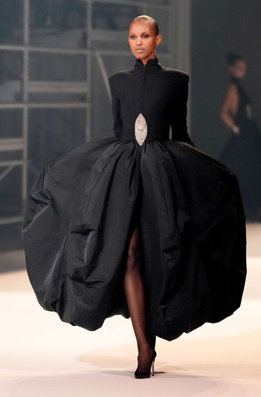 ستيفان رولاند يعزف «البوليرو» بأسلوب الهوت كوتور على مسرح الشانزليزيه