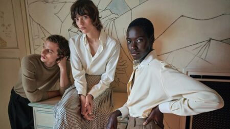 «لورو بيانا» تكشف عن حملة خريف وشتاء 2025-2026.. الفن والأناقة بعدسة ماريو سورينتي «لورو بيانا» تكشف عن حملة خريف وشتاء 2025-2026.. الفن والأناقة بعدسة ماريو سورينتي