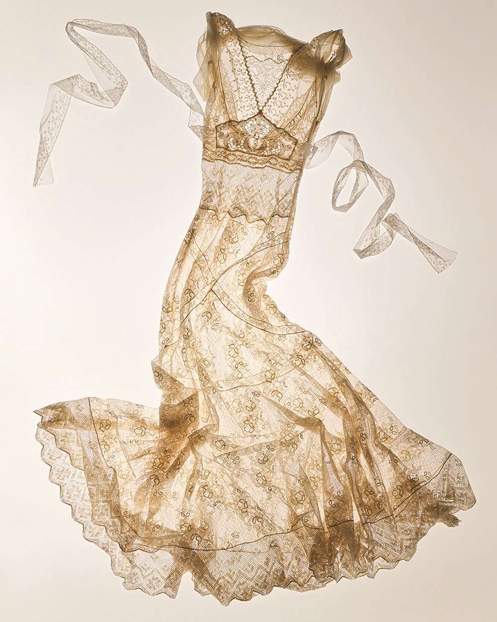 مجموعة «ميو ميو».. إحياء الأزياء القديمة بلمسة الحداثة