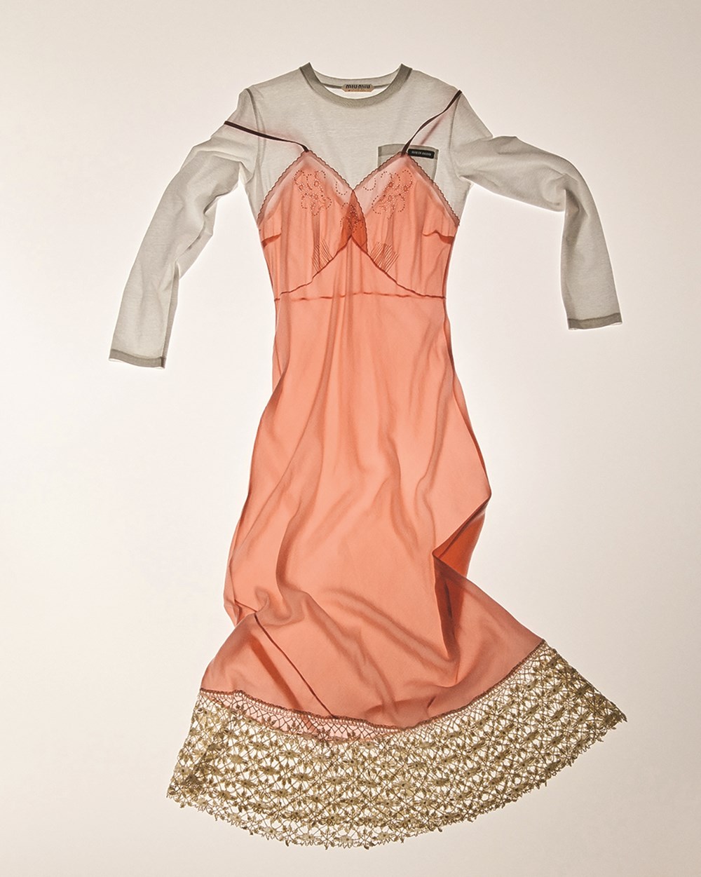 مجموعة «ميو ميو».. إحياء الأزياء القديمة بلمسة الحداثة