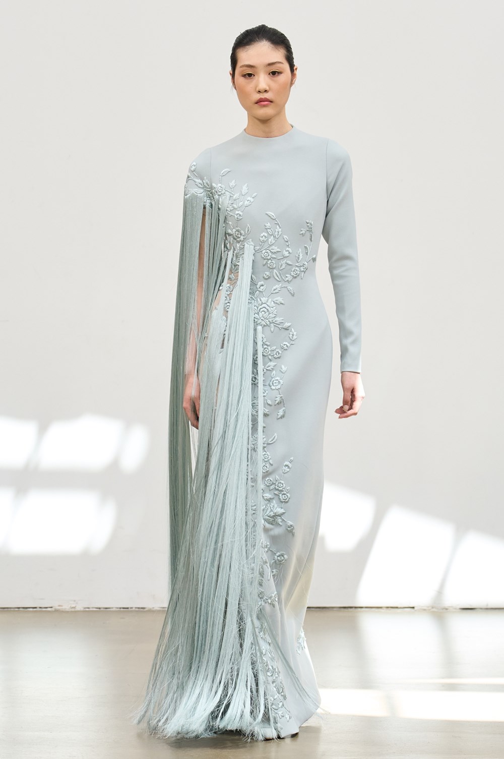 رامي العلي يسطّر التاريخ في باريس.. «حرّاس النور» تحية خالدة لدمشق!