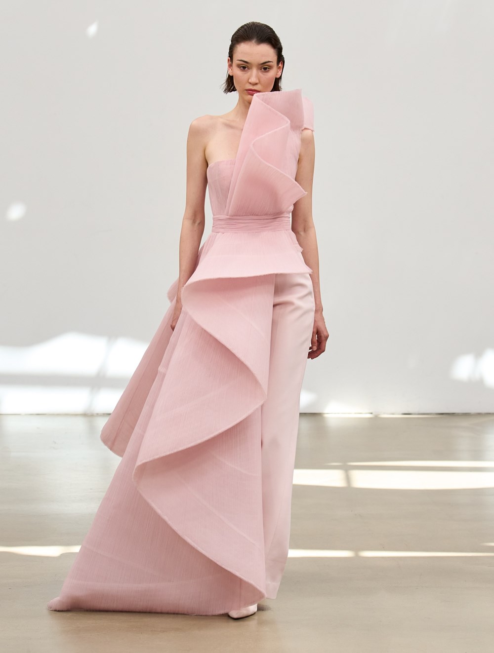 رامي العلي يسطّر التاريخ في باريس.. «حرّاس النور» تحية خالدة لدمشق!