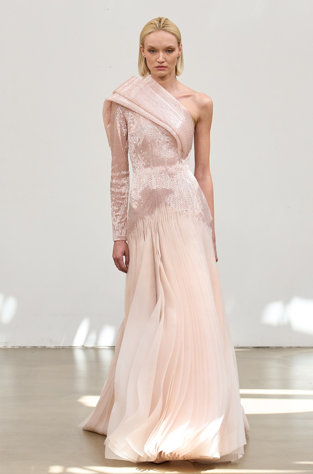 رامي العلي يسطّر التاريخ في باريس.. «حرّاس النور» تحية خالدة لدمشق!