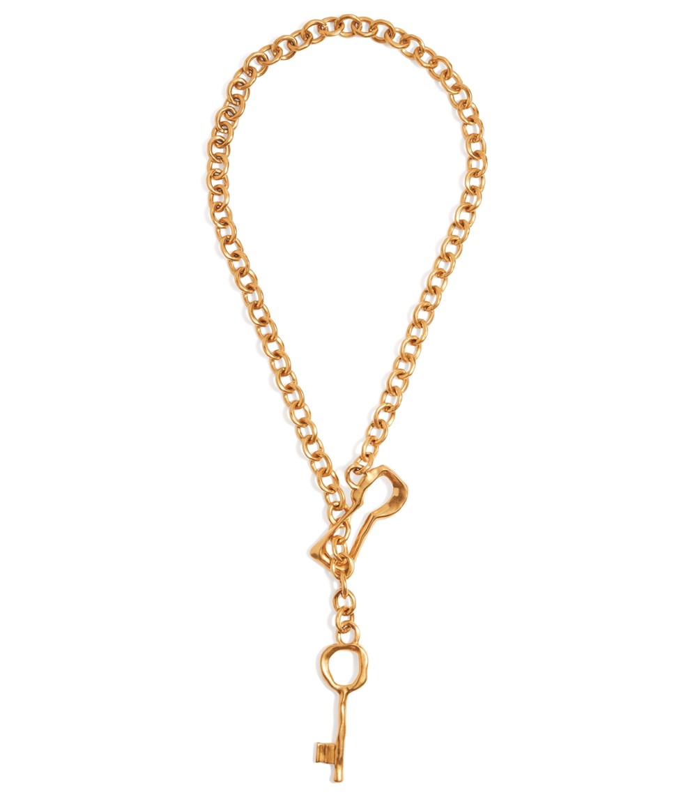 سحر الرمز وأناقة السهرات.. في رؤى Schiaparelli