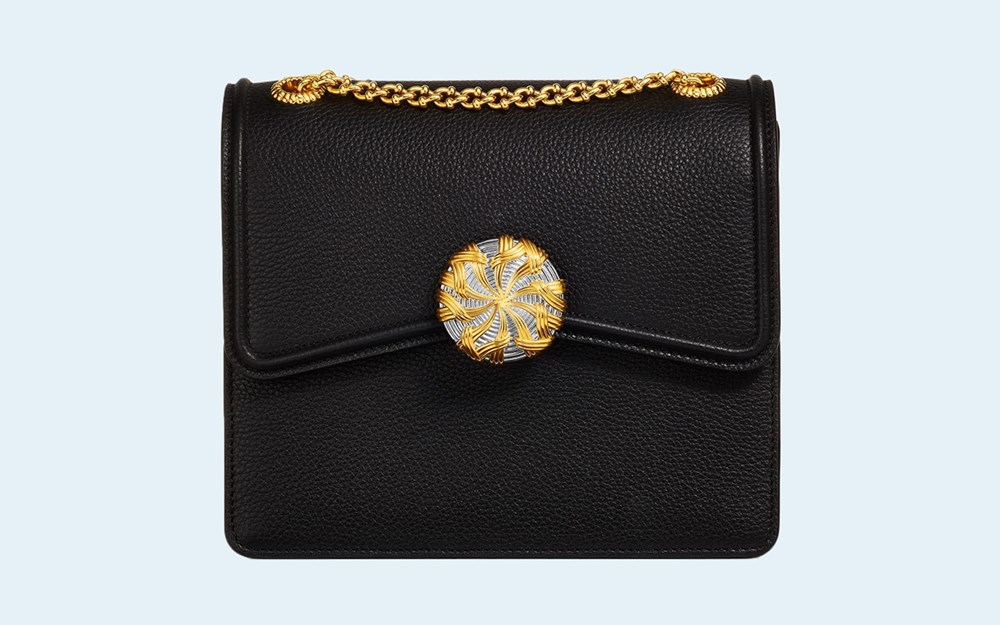 حقائب مسائية أنيقة مُرصعة بالمجوهرات