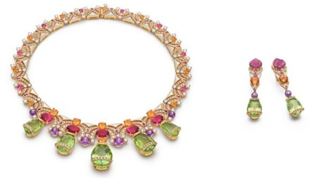 مجوهرات ساحرة بالأحجار الكريمة تنبض بالحياة والأناقة