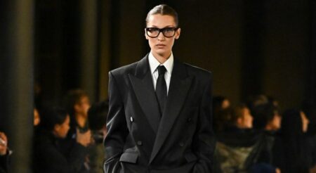 ربطة العنق في 2025.. عودة جريئة تُعيد رسم حدود الأنوثة بأسلوب أنيق ربطة العنق في 2025.. عودة جريئة تُعيد رسم حدود الأنوثة بأسلوب أنيق