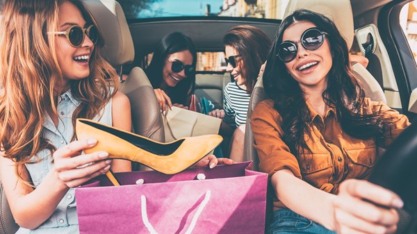 رغم موضة الراحة.. لا غنى عن الكعب لأناقة تدوم رغم موضة الراحة.. لا غنى عن الكعب لأناقة تدوم