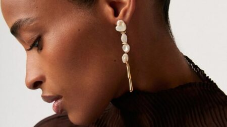 اللؤلؤ يكمل إطلالتكِ الصيفية.. اختاري من هذه التصاميم اللؤلؤ يكمل إطلالتكِ الصيفية.. اختاري من هذه التصاميم