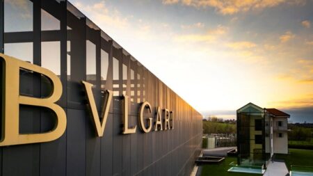 «بولغري» تطلق مدرسة المجوهرات في «فالينزا» «بولغري» تطلق مدرسة المجوهرات في «فالينزا»