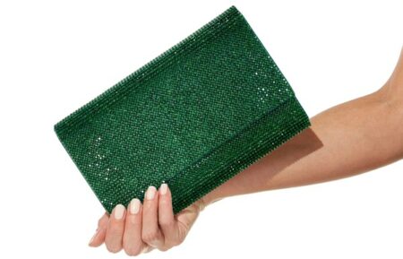 حقائب مسائية أنيقة مُرصعة بالمجوهرات