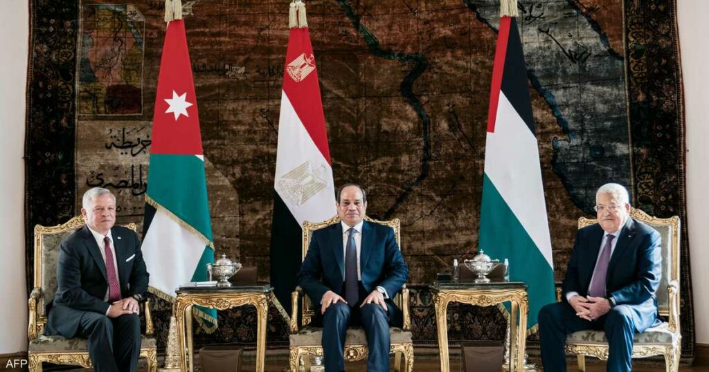 السيسي والملك عبد الله يتحدثان مع عباس ويدينان قرار إسرائيل