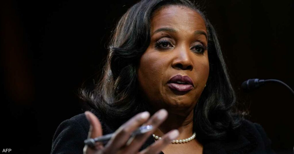 كوك تتحدى دعوات ترامب للاستقالة بسبب مزاعم احتيال عقاري