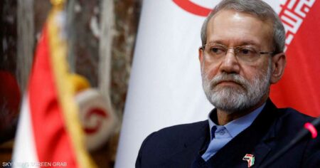 "الشعب اللبناني عزيز على إيران".. لاريجاني يصل بيروت