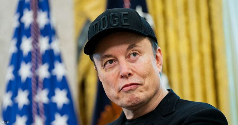 ماسك يقاضي أبل وأوبن إيه آي بتهمة الاحتكار وقمع غورك