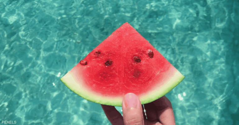 ماذا يحدث لجسمك عند شرب عصير البطيخ بانتظام؟