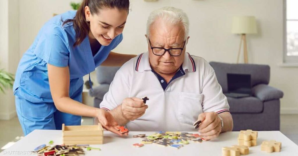 علماء يكتشفون أن نقص عنصر غذائي "شائع" قد يسبب الزهايمر