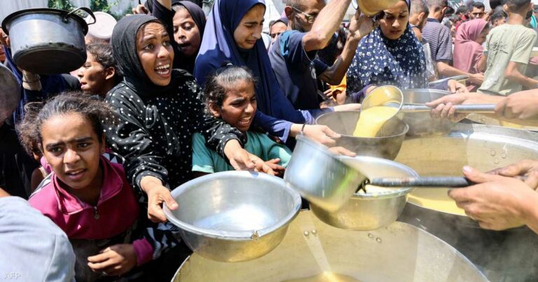 الجوع ينهش غزة.. منظومة الغذاء على "حافة الانهيار"