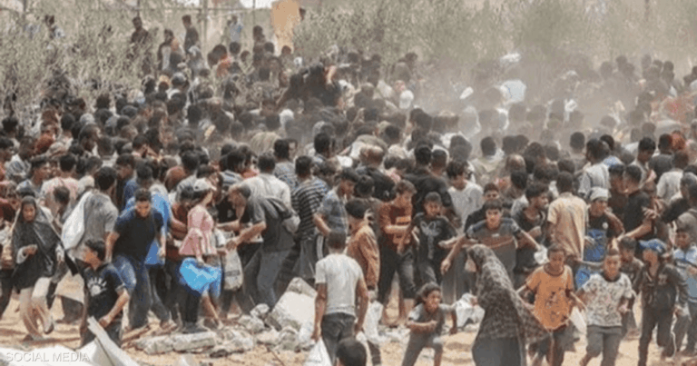 غزة.. قتلى وجرحى بانقلاب شاحنة فوق عشرات الجوعى