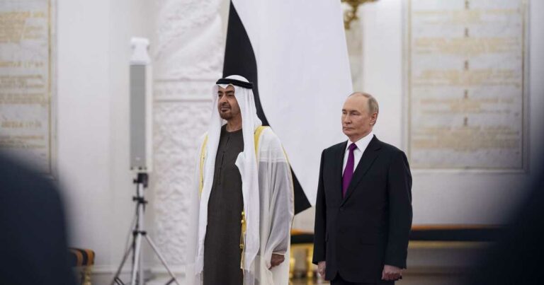 الإمارات وروسيا تناقشان سبل تعزيز الشراكة الإستراتيجية