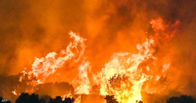 "كارثة كبيرة جدا".. اليونان تواجه أكثر من 20 حريقا