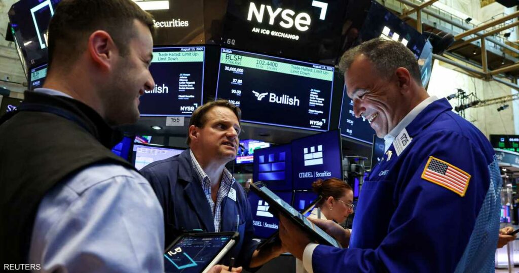 وول ستريت تقفز بتريليون دولار وسط توتر ترامب والفيدرالي