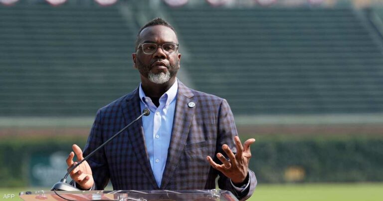 عمدة شيكاغو يهاجم خطة ترامب لنشر الحرس الوطني