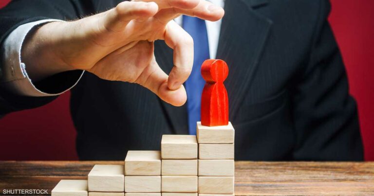 وداع بالملايين.. ما التكلفة الحقيقية لطرد رئيس تنفيذي؟