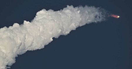 فيديو.. "ستارشيب" ينطلق في رحلة تجريبية ويسقط بالمحيط الهندي