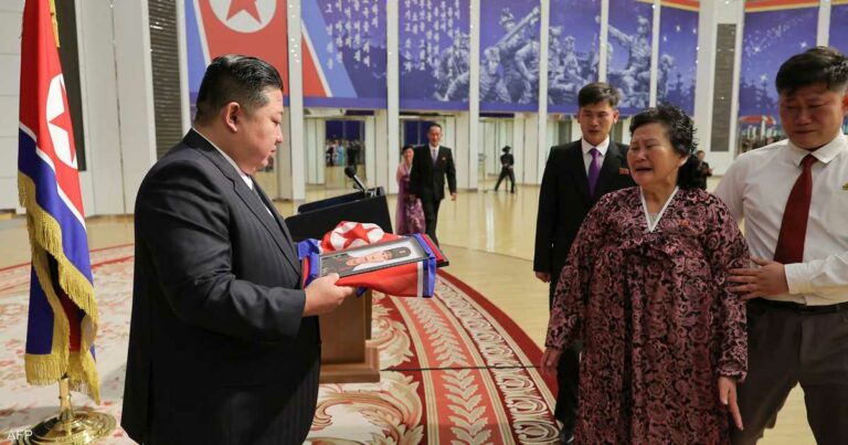 كيم جونغ أون يعزي أسر 101 جندي قتلوا في أوكرانيا