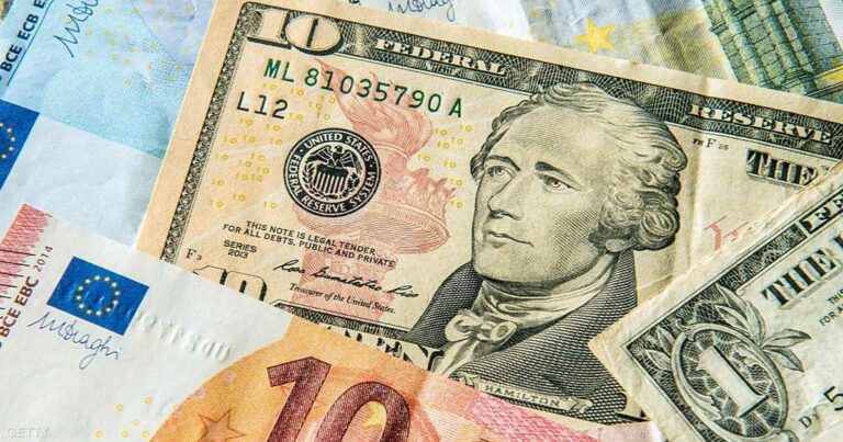 كيف تُقوِّض سياسات ترامب خصوصية العملة الخضراء؟