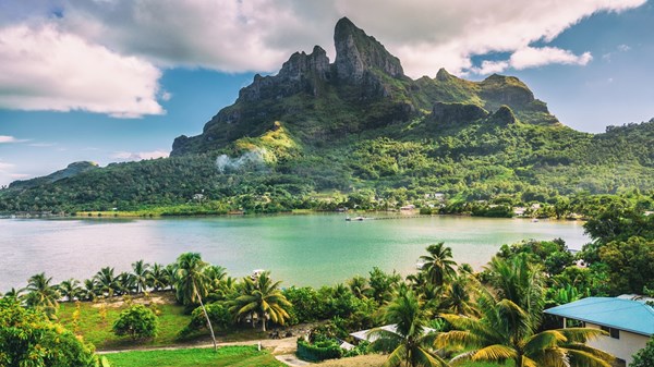 شهر عسل على طريقتكِ.. 10 وجهات حالمة لبداية لا تُنسى شهر عسل على طريقتكِ.. 10 وجهات حالمة لبداية لا تُنسى