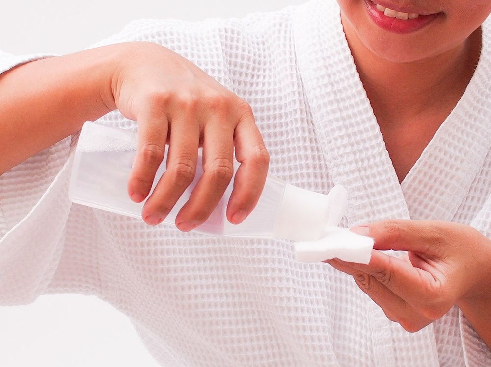 خطوات بسيطة لبشرة مشرقة وساحرة.. في شهر العسل