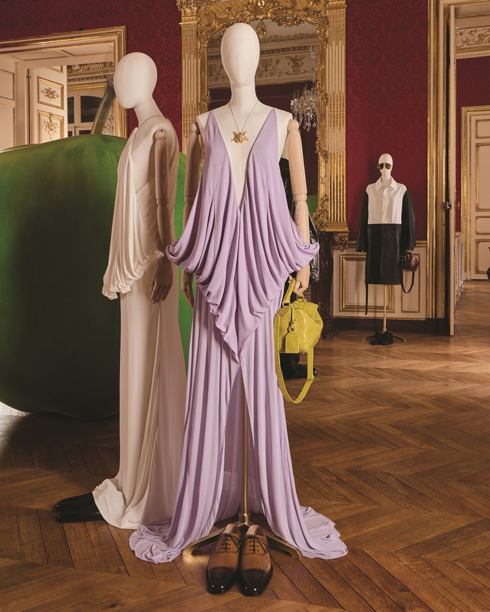 LOEWE لخريف وشتاء 2025 قصيدة هندسية