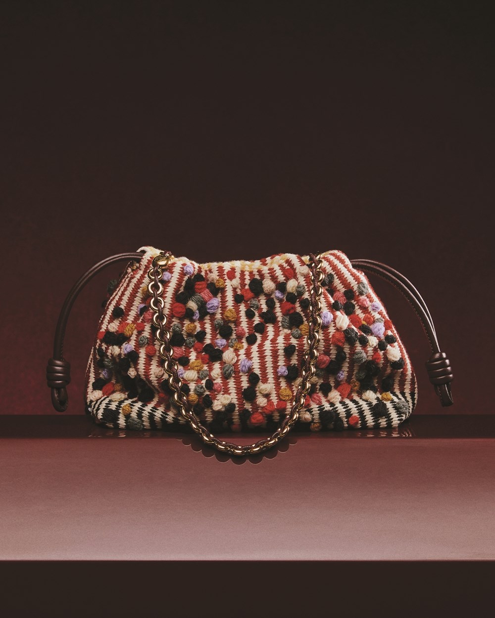 LOEWE لخريف وشتاء 2025 قصيدة هندسية