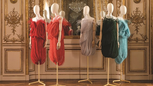 LOEWE لخريف وشتاء 2025 قصيدة هندسية LOEWE لخريف وشتاء 2025 قصيدة هندسية