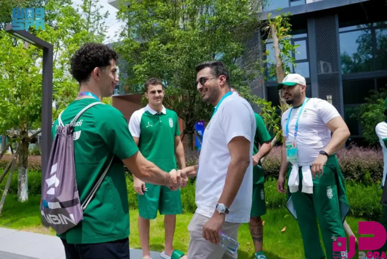 الرئيس التنفيذي للجنة الأولمبية والبارالمبية السعودية يزور قرية اللاعبين في دورة الألعاب العالمية